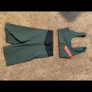 Good American workout set. Never worn.